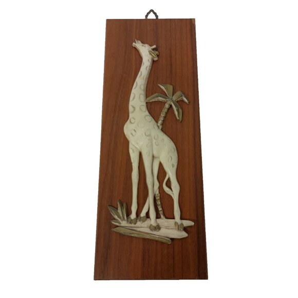 Verdugo Gift Wild Giraffe Wall Plaque